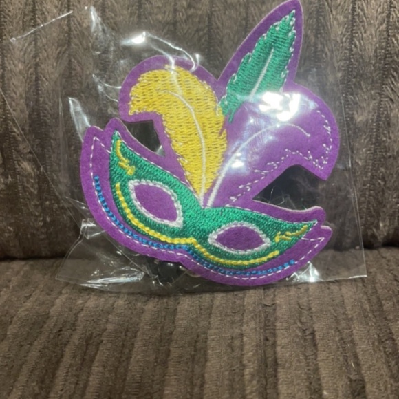 Accessories - Mártigra badge decoration